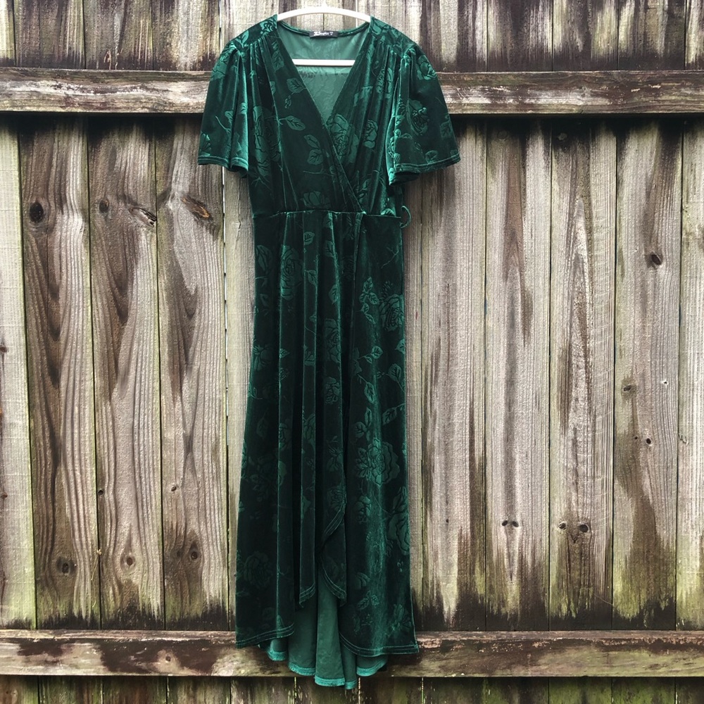 Simplee Green Velvet Floral Midi Dress Size M Flutter Sleeves High Low